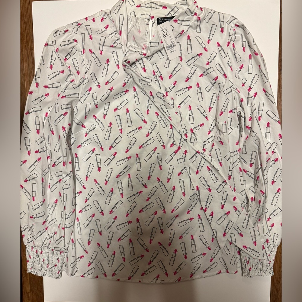 New York & Company White Blouse with Pink Lipstick Print